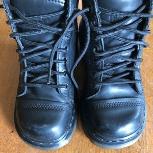 Dr. Martens Yolanda Size 6